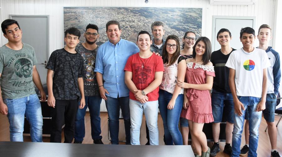 Parlamento Jovem visita Gabinete do Prefeito, NRE e Secretaria de Obras